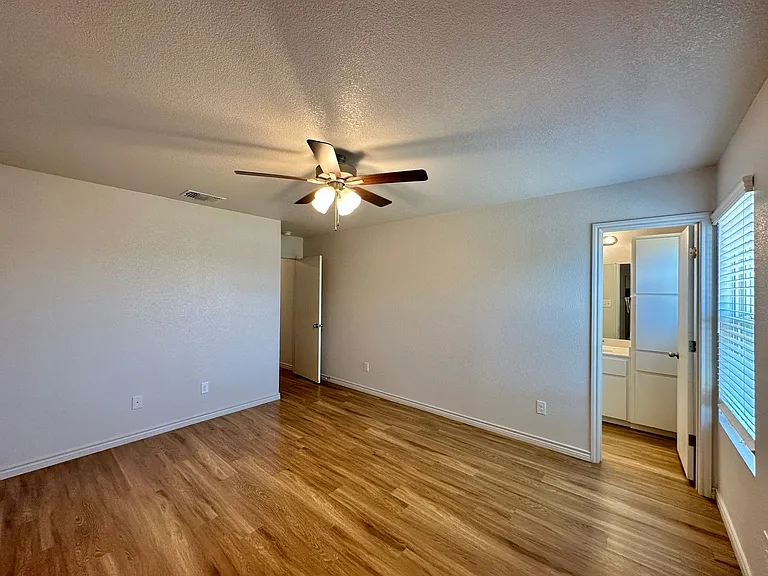 1809 Clovis Dr — Photo 13
