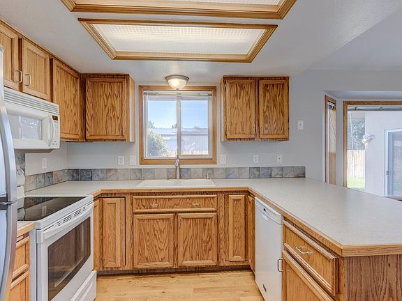 4th image of 10934 W Camas St