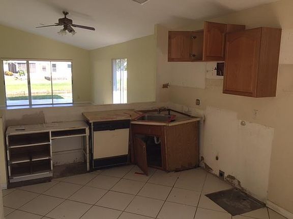 4th image of 4644 Lakeside Cir