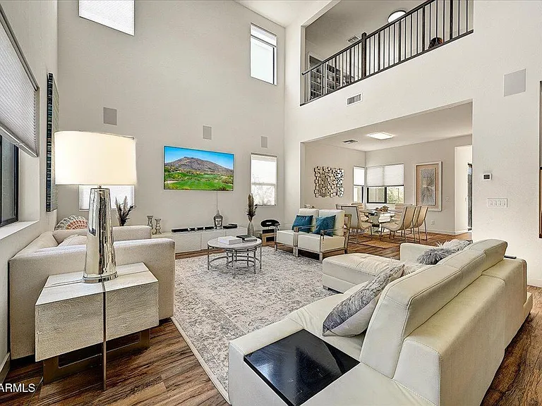 829 E Monte Way — Photo 2