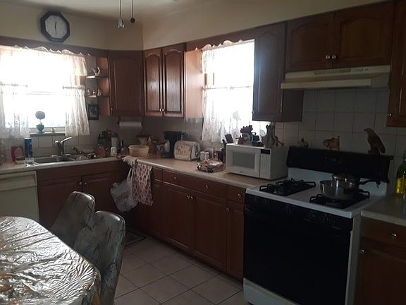 3rd image of 9017 Bartlett Ave