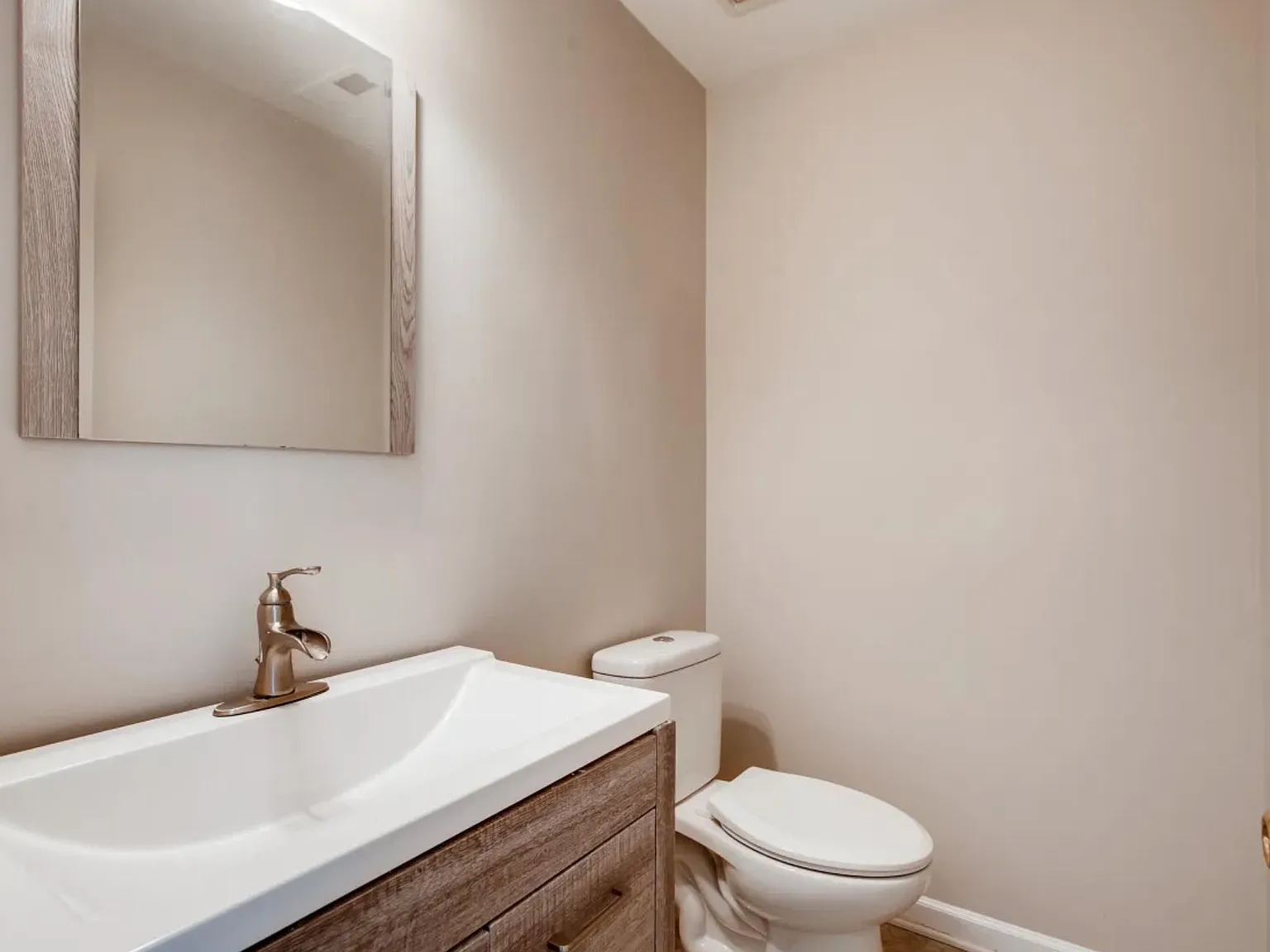 3 bed, 2.5 bath, 1700 sqft, $3,000 — Photo 1