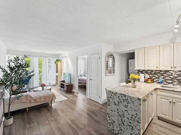 76-01 113th St #3D, Forest Hills, NY 11375