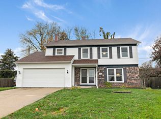 14 Woodridge Ln, Streamwood, IL 60107