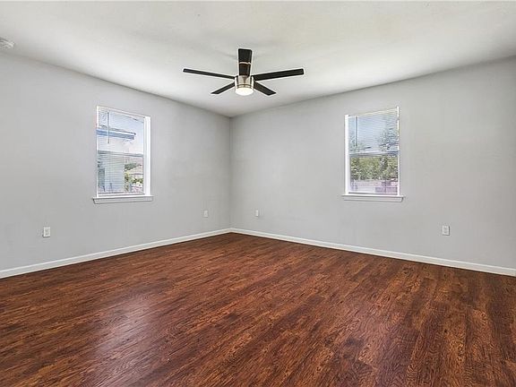 3rd image of 1221 Lamanche St