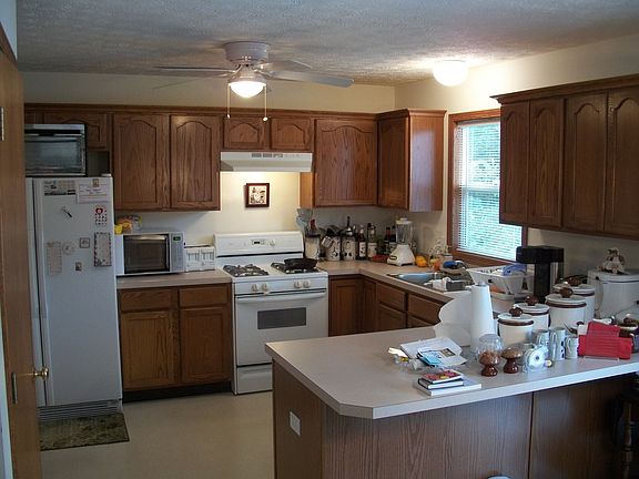 Kitchen w/ Built-in Kitchenaide Dishwasher & Range