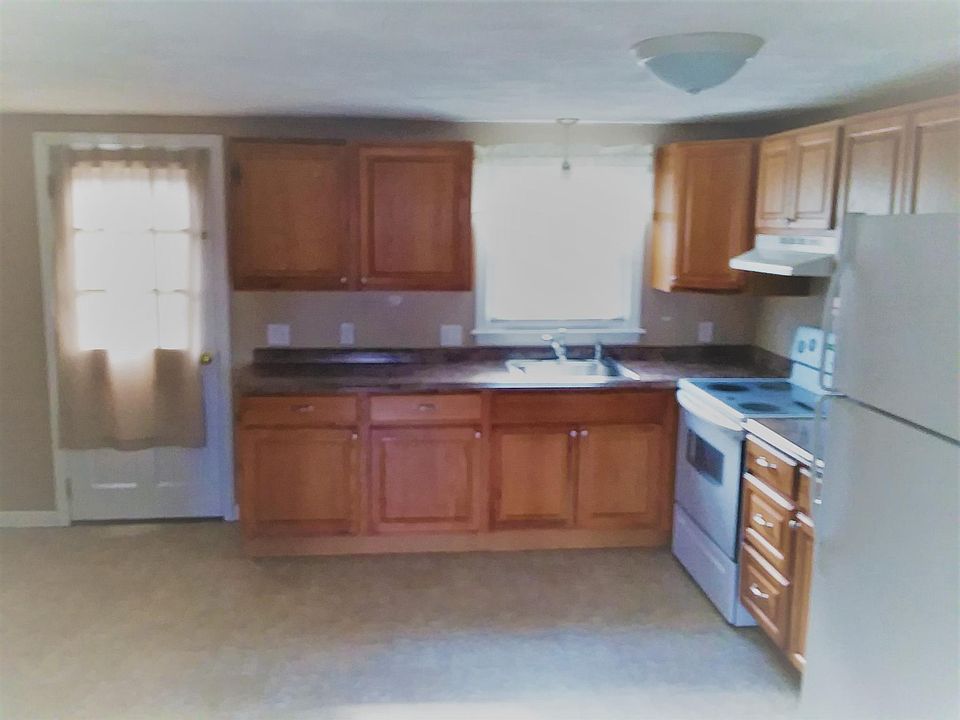 spacious eat in kitchen