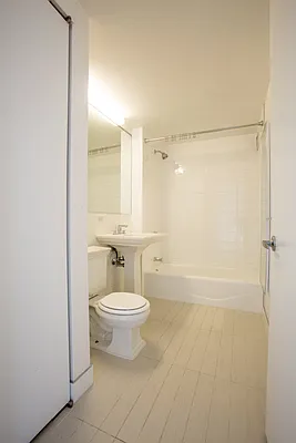 Rented by Stonehenge NYC LLC | media 17