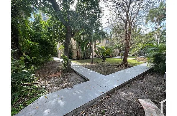 Building Photo - 1421 SW 37th Ave #4