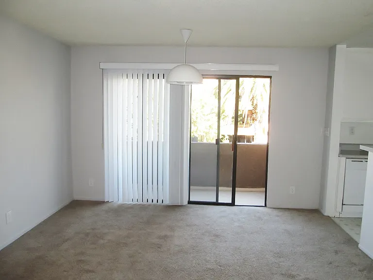 Lido Apartments - 3745 Glendon Ave — Photo 15
