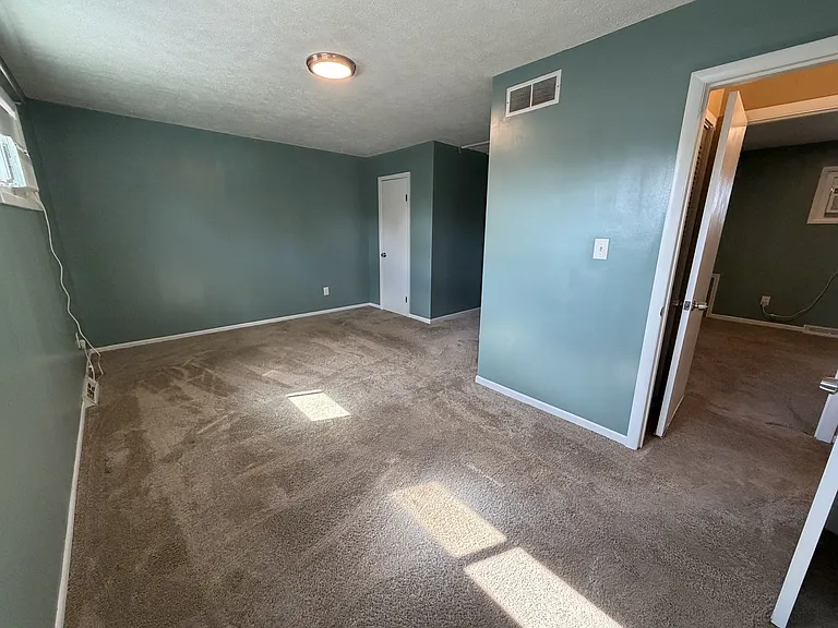 6475 Sandfield Dr — Photo 17