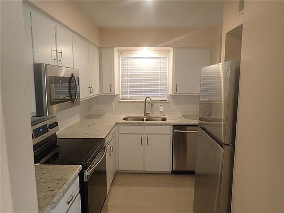 3rd image of 2405 Monte Carlo Dr