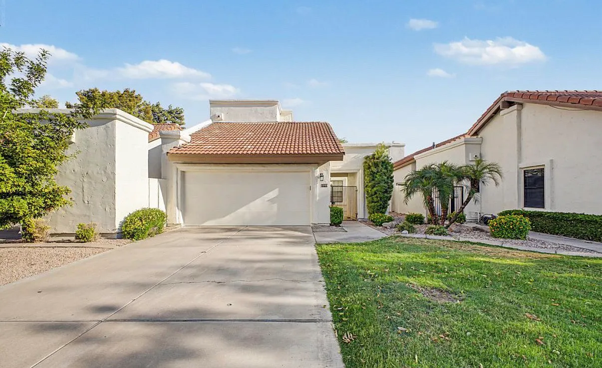2 bed, 2.5 bath, 1618 sqft, $2,500 — Photo 1
