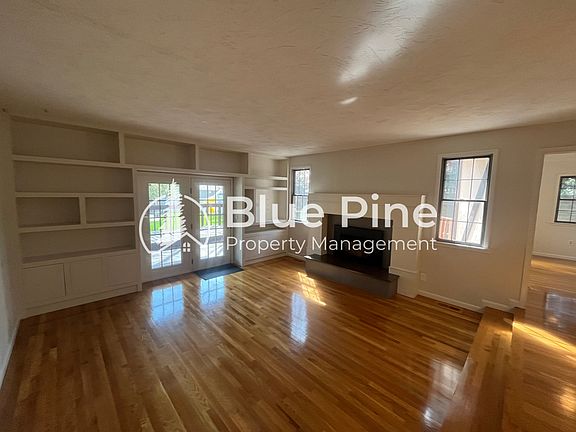 4th image of 3267 Merlin Dr