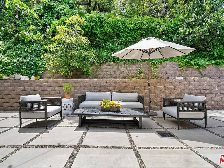 939 N Beverly Glen Blvd — Photo 13