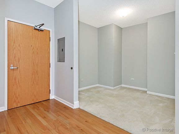 3rd image of 1717 S Prairie Ave APT 1304