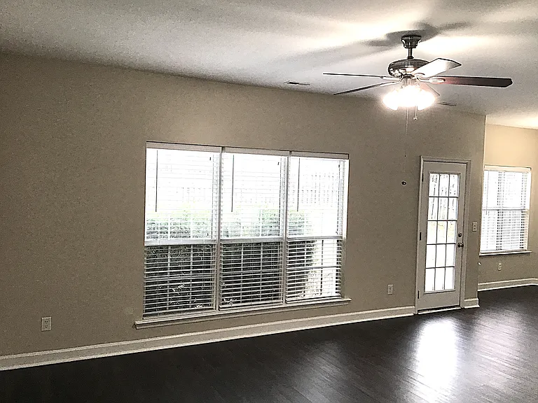 202 Curico Ln — Photo 7
