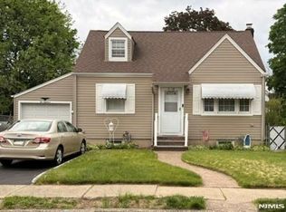 2-18 32nd St, Fair Lawn, NJ 07410