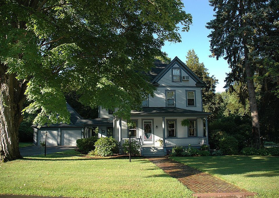 Charming farmhouse style