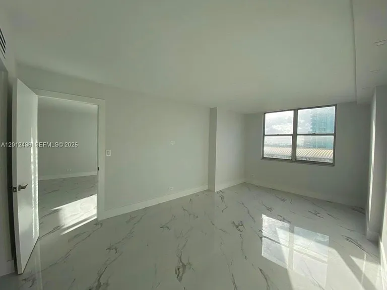 6039 Collins Ave #1033 — Photo 8
