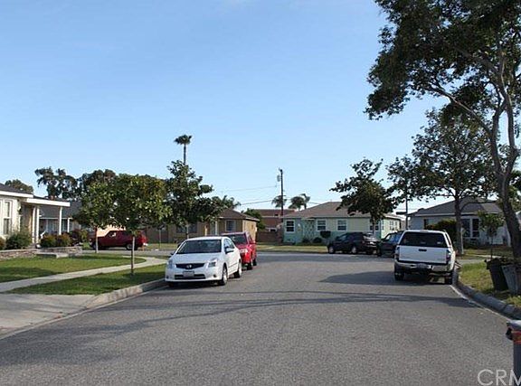 3rd image of 4972 Adenmoor Ave