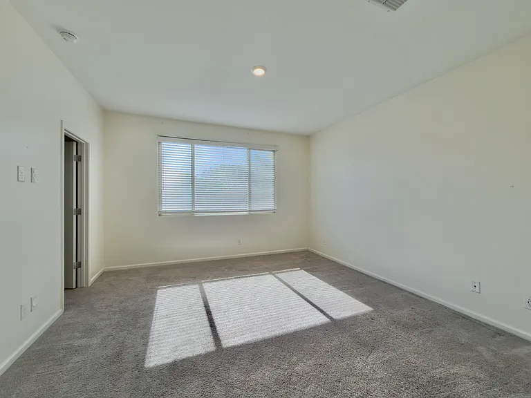 4523 N 92nd Ave — Photo 11