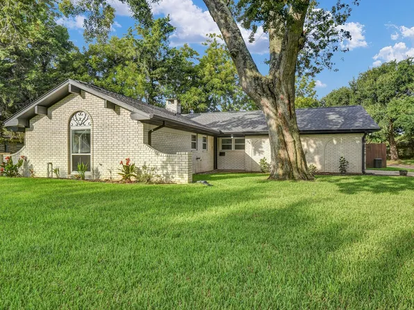 152 Cannon St, Clute, TX 77531