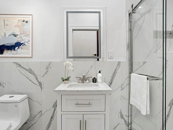 4th image of 112 W 73rd St APT 8