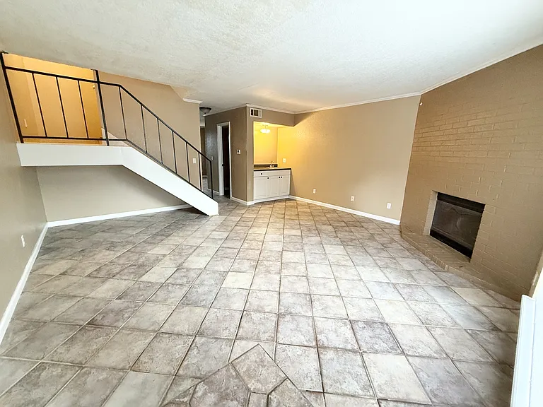 1334 Eastgate Dr #1 — Photo 8
