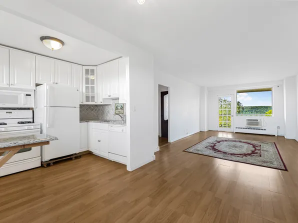 5800 Arlington Avenue image 1 of 19