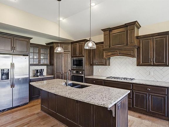 4th image of 851 Creekmoor Pond Ln