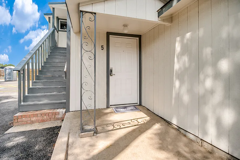 905 W Abram St #5