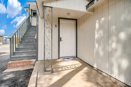 905 W Abram St #5 Photo 1