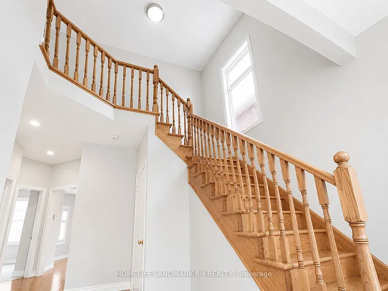 499 Pleasant Ridge Ave — Photo 3