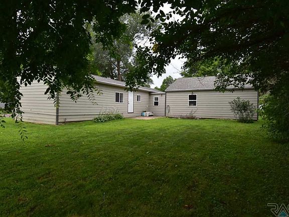 4th image of 300 N Feyder Ave