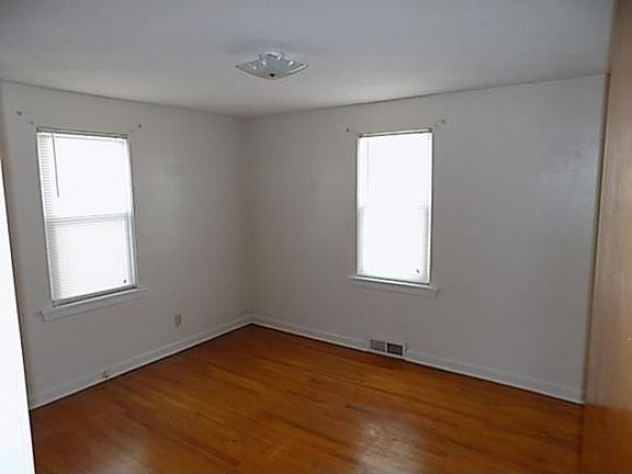 3rd image of 604 Barnes Ave