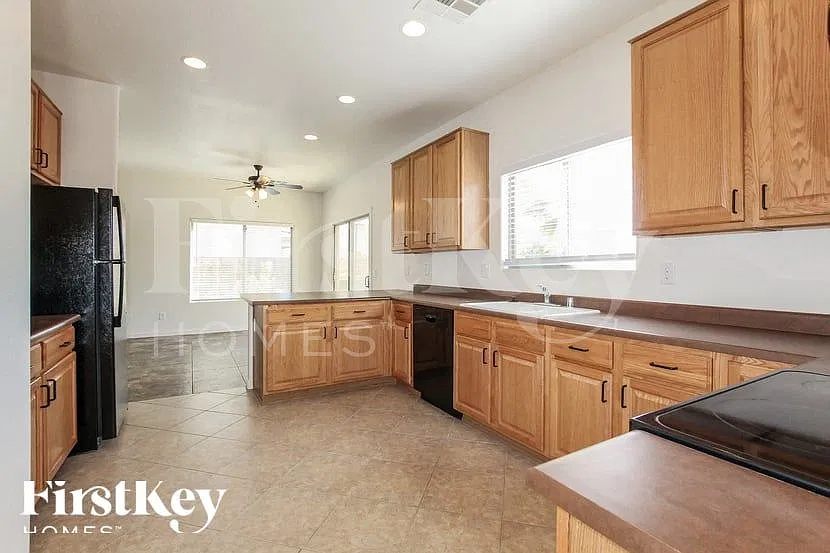 5 bed, 3.0 bath, 3166 sqft, $3,115 — Photo 4