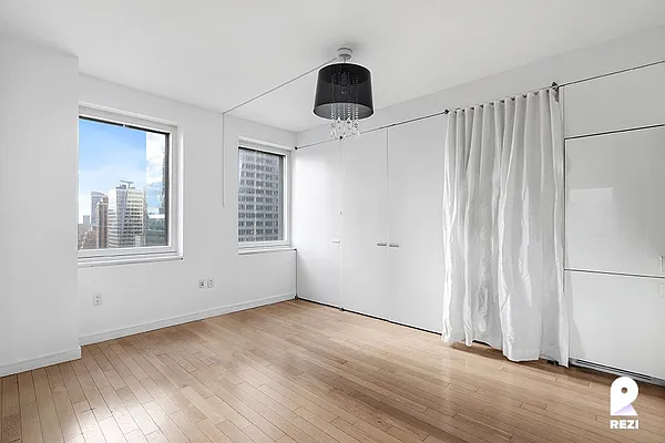 Rented by REZI | media 23