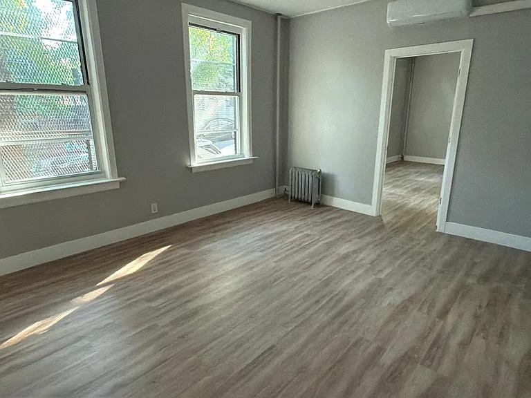 1151 Grant Ave #2E — Photo 2