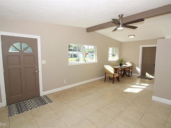 3rd image of 653 Balfour Dr
