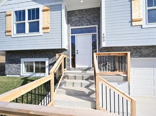 103 Sally Cir, Dearborn, MO 64439