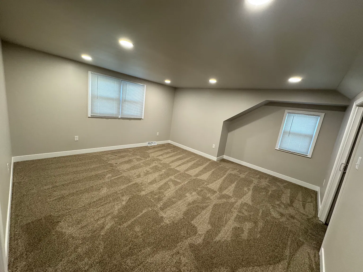 4 bed, 2112 sqft, $2,700 — Photo 3