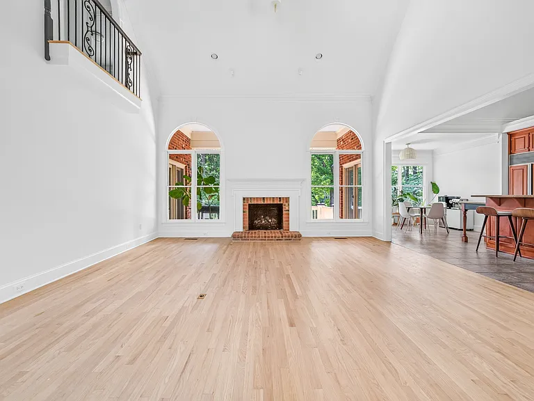 18716 Hammock Ln — Photo 16
