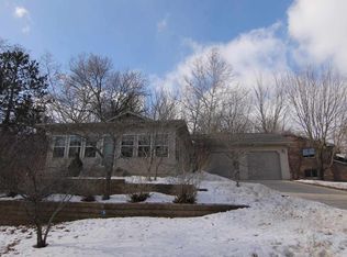 1913 Meadow Ridge Ln, Iowa City, IA 52245