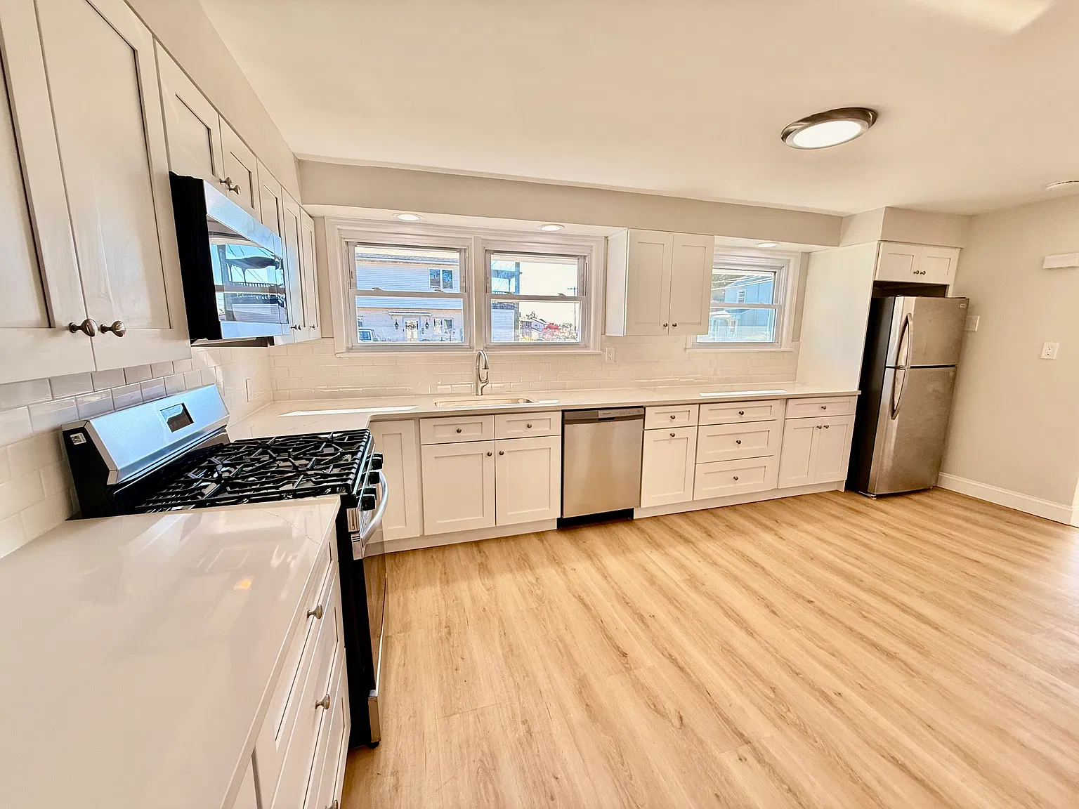 2 bed, $3,000 — Photo 2