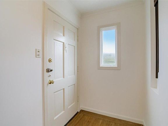 4th image of 97 Mayfair Dr
