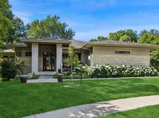 2000 Forest Hill Cir, Coralville, IA 52241