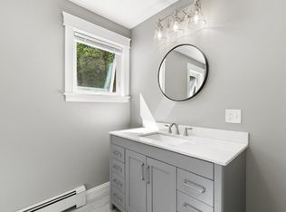 102 Orchard Rd, Cumberland, ME 04021