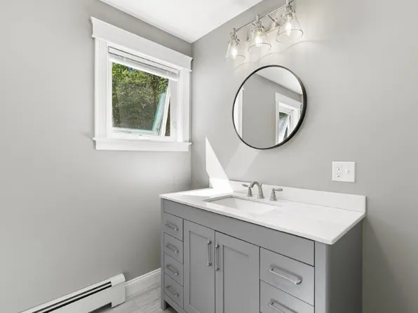 102 Orchard Rd, Cumberland, ME 04021