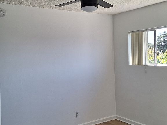 3rd image of 1712 W 166th St APT D